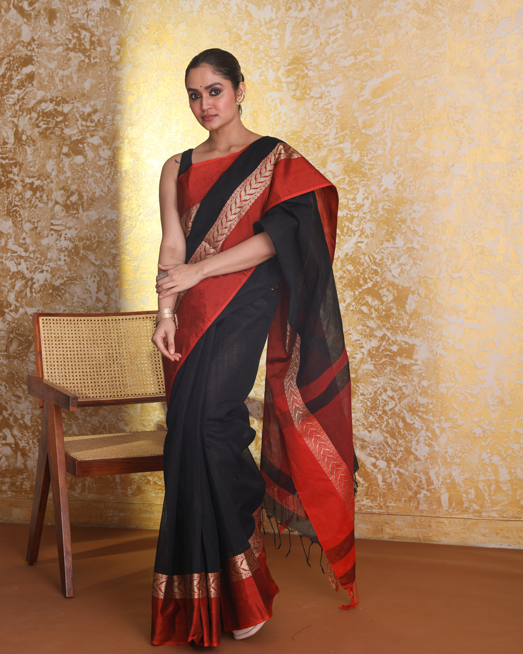 EBONY ELEGANCE (JAMDANI  SAREE)