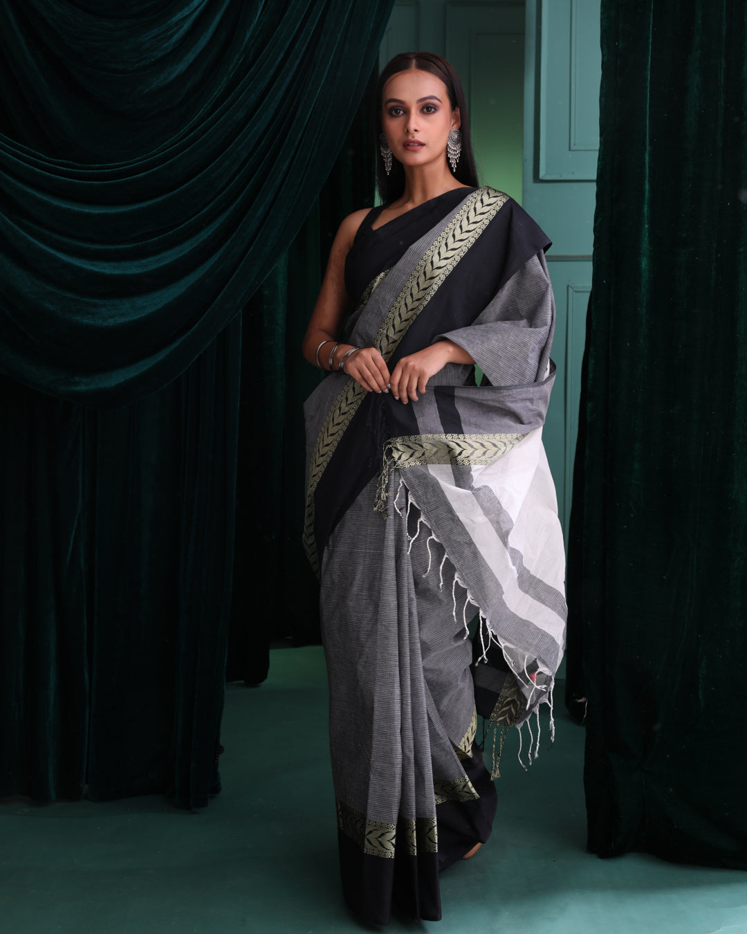 SUBTLE ELEGANCE (JAMDANI  SAREE)