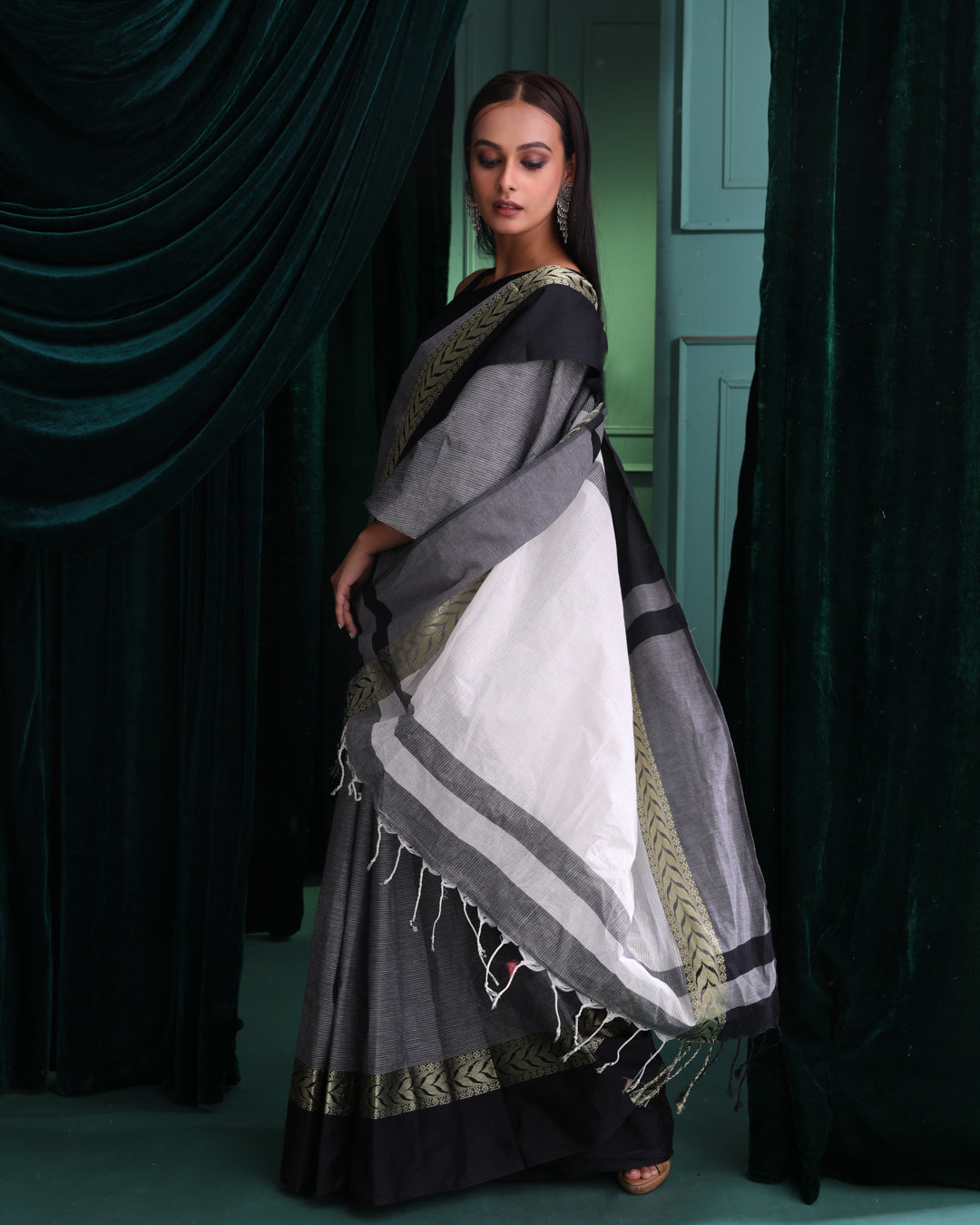 SUBTLE ELEGANCE (JAMDANI  SAREE)