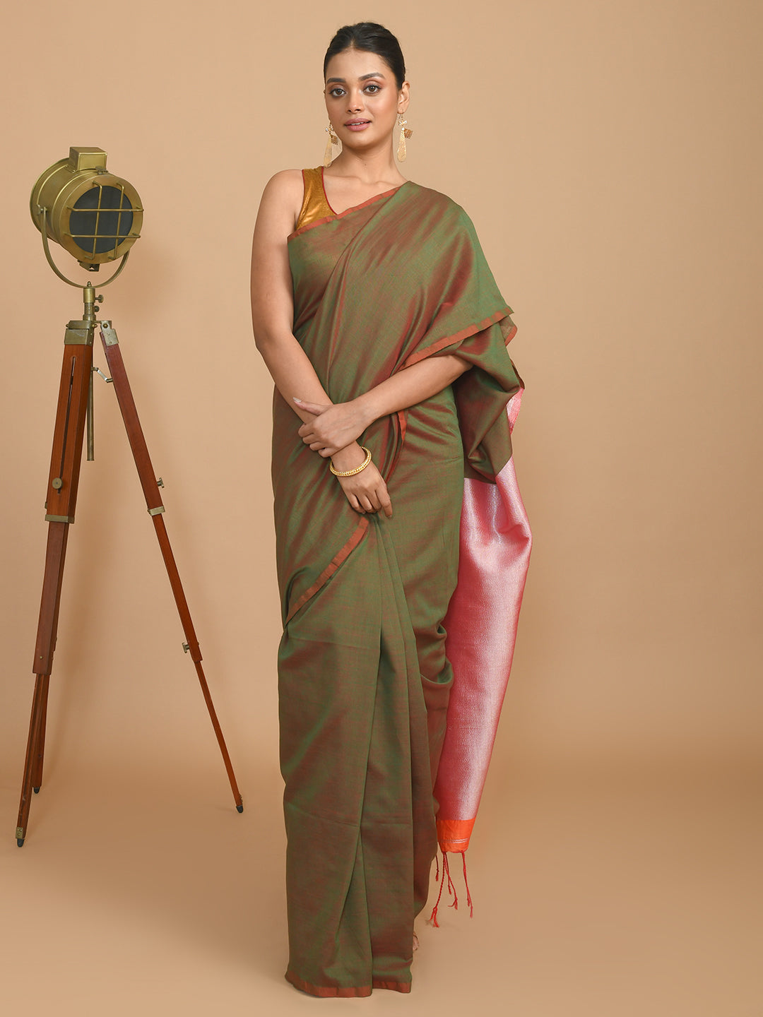 EMERALD ELEGANCE (BENGAL HANDLOOM COTTON BLEND SAREE)