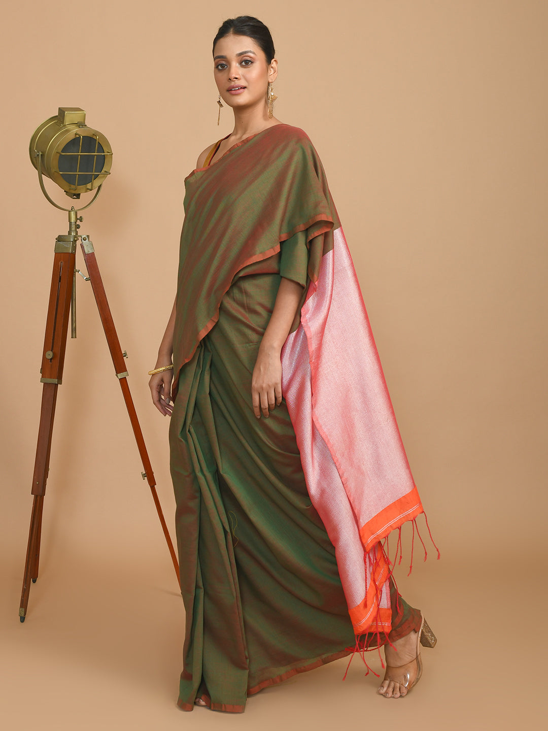 EMERALD ELEGANCE (BENGAL HANDLOOM COTTON BLEND SAREE)