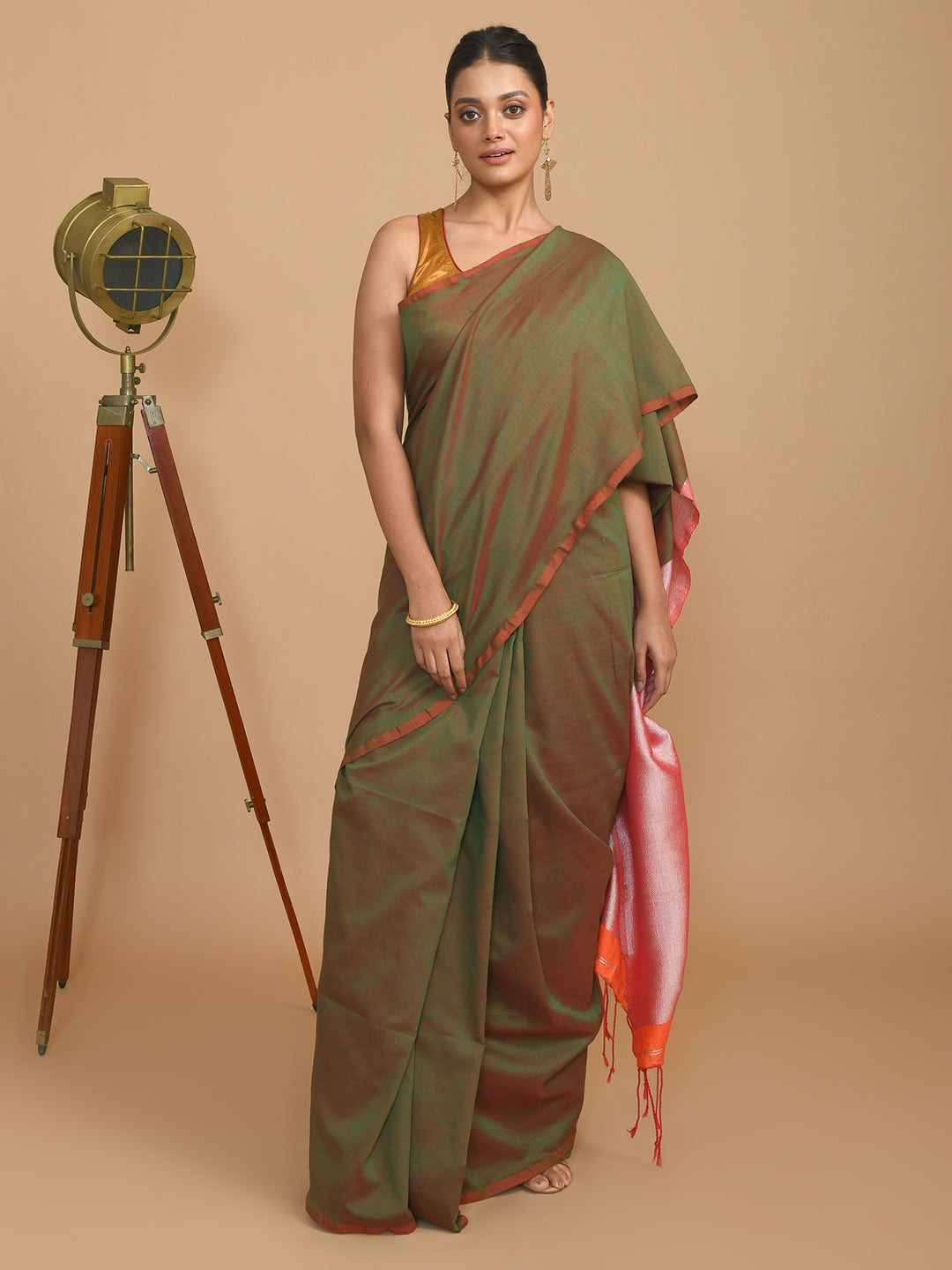 EMERALD ELEGANCE (BENGAL HANDLOOM COTTON BLEND SAREE)