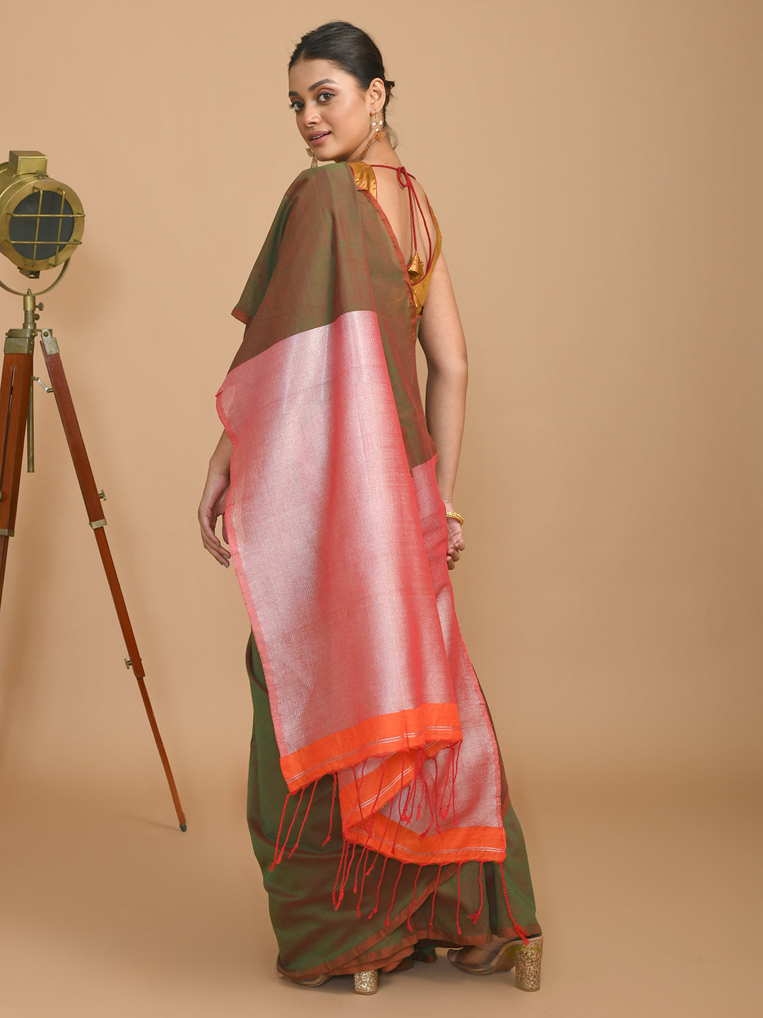 EMERALD ELEGANCE (BENGAL HANDLOOM COTTON BLEND SAREE)