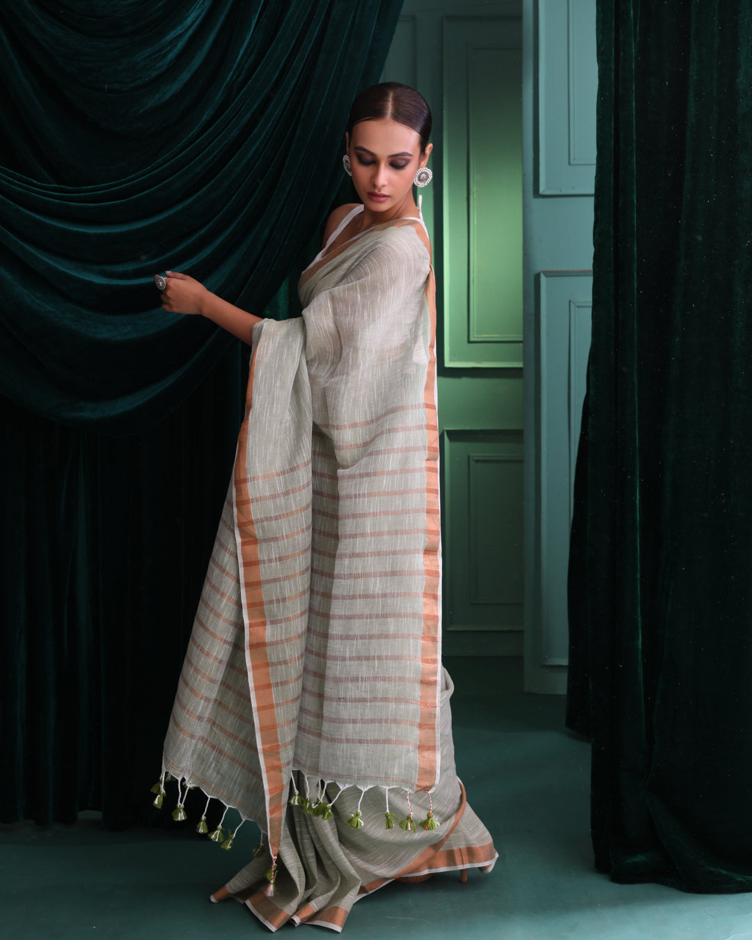 VERDANT CONFIDENCE (HANDLOOM PURE LINEN SAREE)