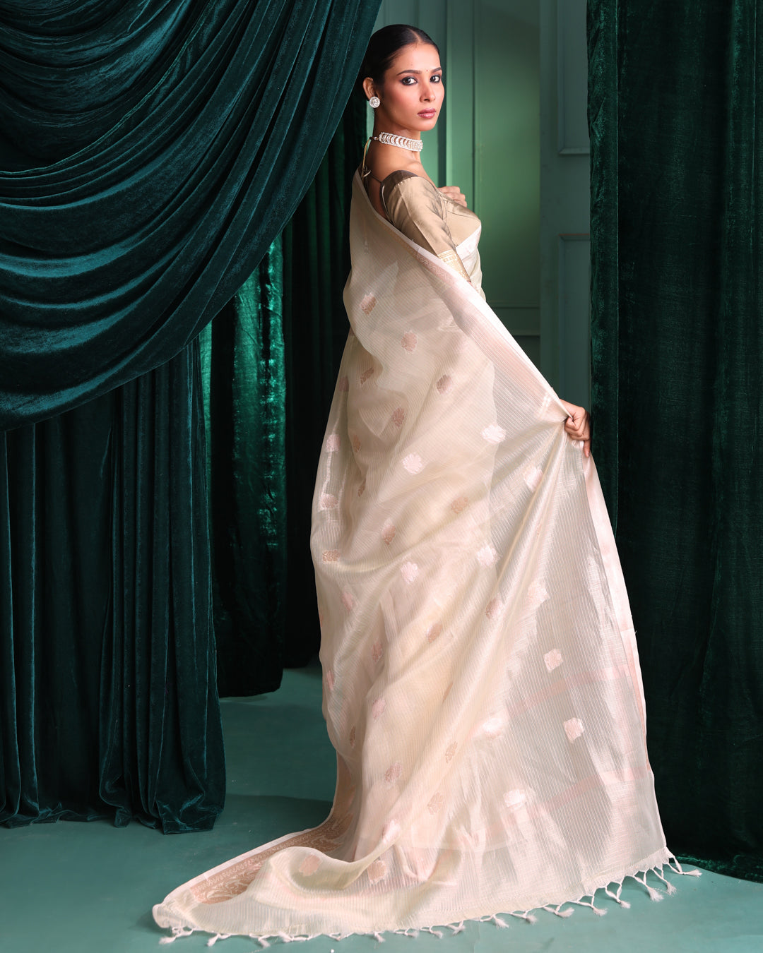 IVORY SPLENDOR (BANARASI ART SILK SAREE)