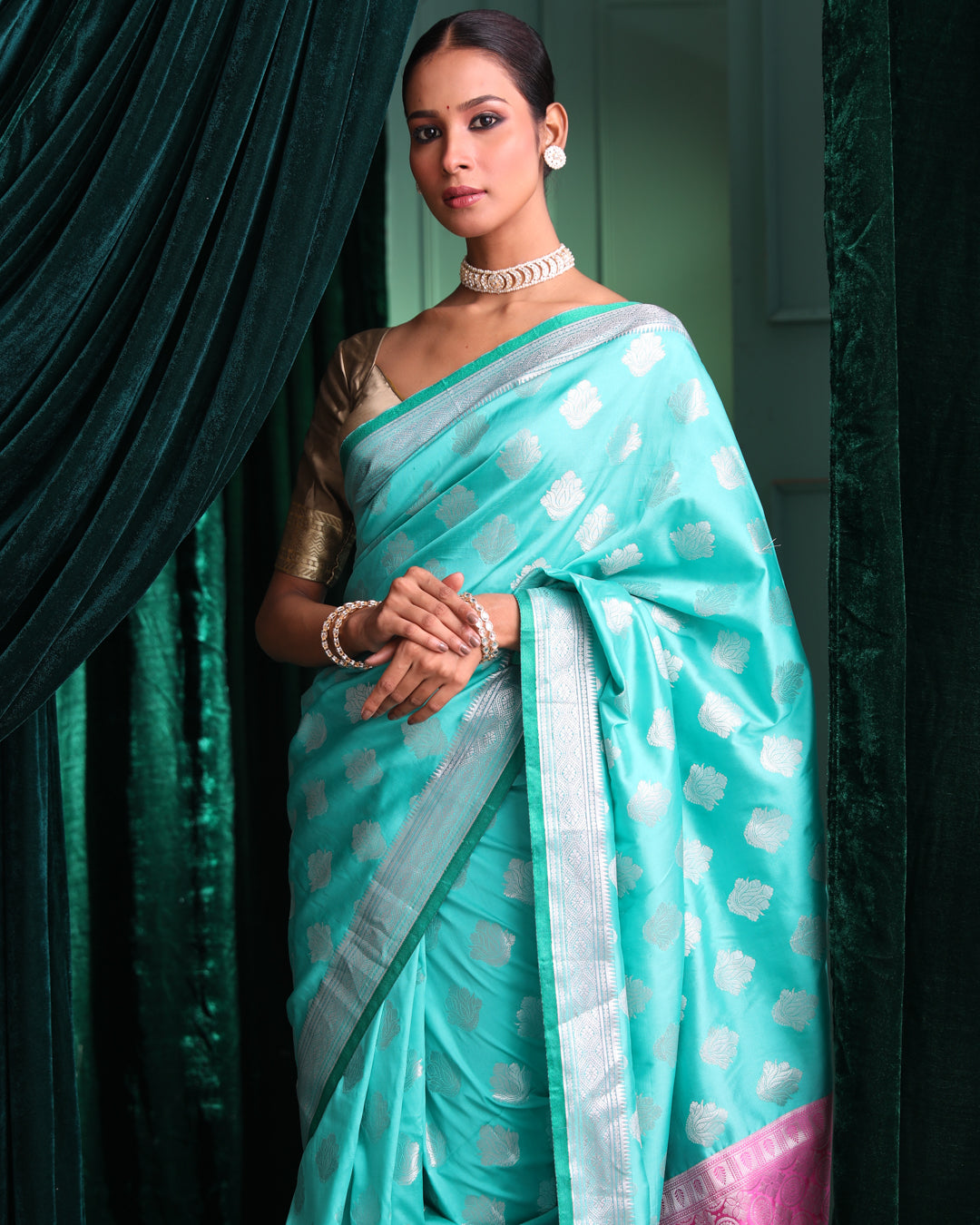 KANJEEVARAM GREEN WOVEN DESIGN TRADITIONAL WEAR  SAREE (KANJEEVARAM ART SILK SAREE)