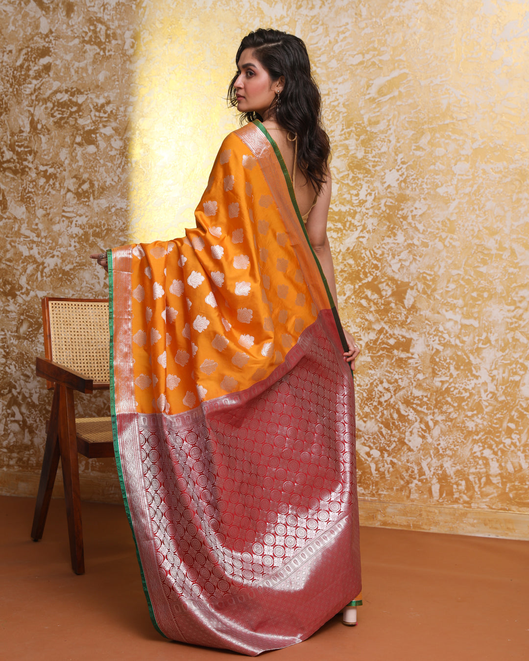 GOLDEN GLOW (KANJEEVARAM ART SILK SAREE)