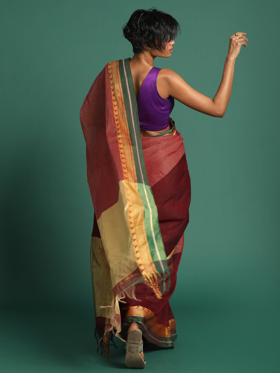 Indethnic Maroon Solid Saree - View 3